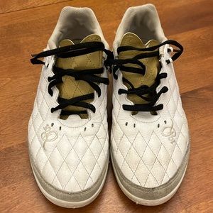 Nike men’s Tiempo indoor soccer shoes